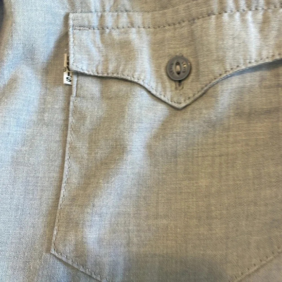 Levi’s pale blue button up top Medium - Picture 6 of 6